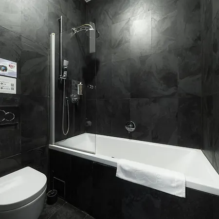 Noir Hotell 4*