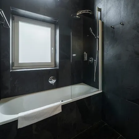 Hotell Noir 4*