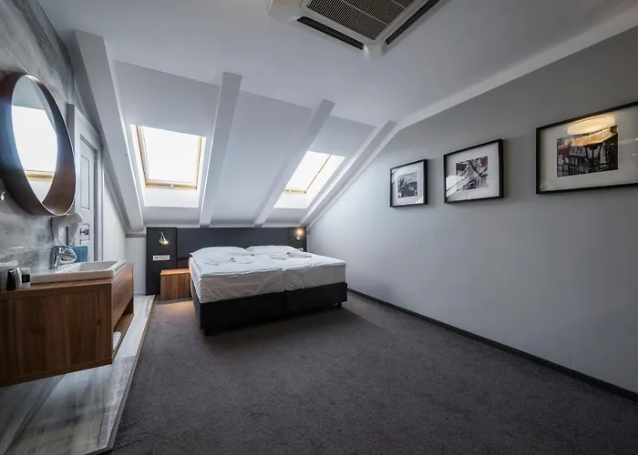 Noir Hotel