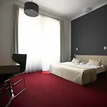 Noir 4*