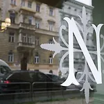 Noir 4*