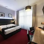 Noir 4* براغ